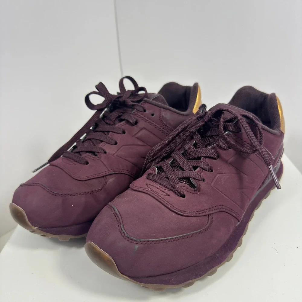 New Balance‎ 574 Molten Maroon Men 8.5 Maroon Gold Sneaker ML574MTC